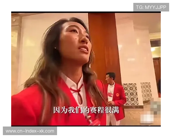 奥运冠军机场被粉丝包围：激情与荣耀的瞬间